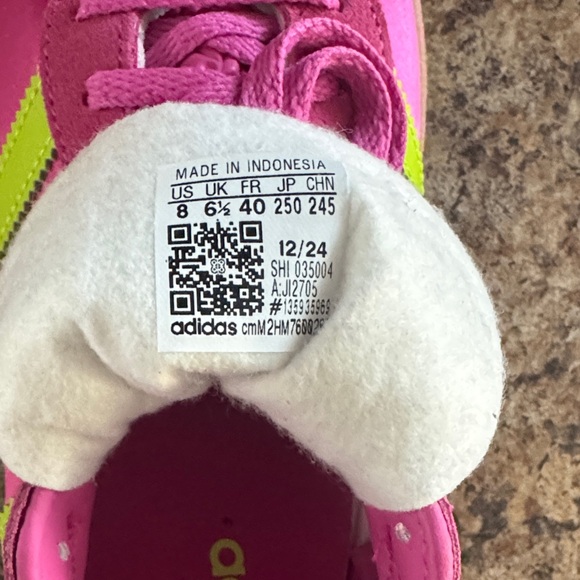 adidas Gazelle Women’s Pink with Neon NWOT - Picture 2 of 7